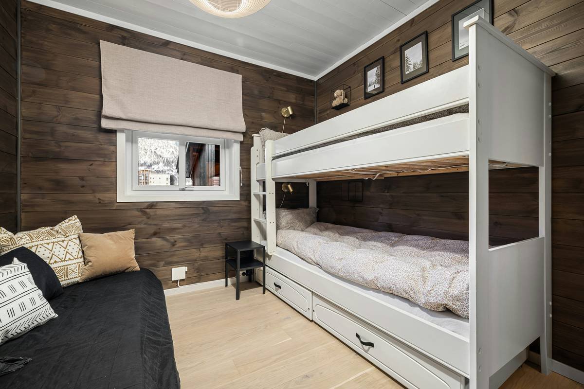Diagram comparing floor space usage: traditional twin beds vs L-shaped bunk vs loft with desk—showing 40% more open floor area with optimized bunks
