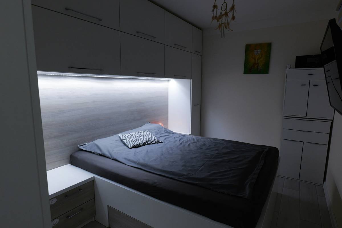 Diagram showing full size L shaped bunk bed layout in a 12x12 room with desk and dresser in freed-up space